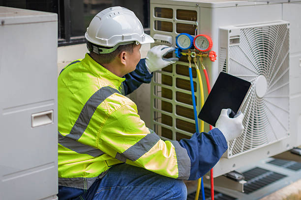 Professional Hvac technician working in Comfort, TX